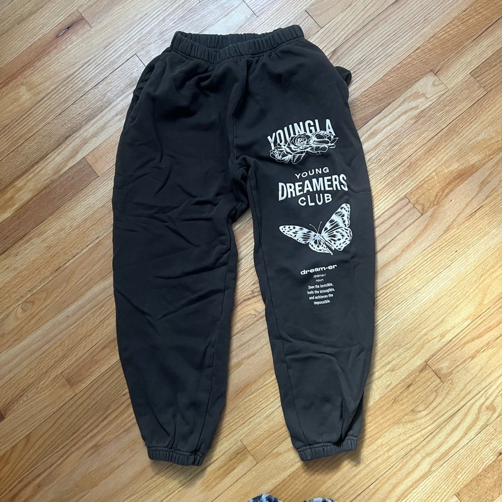 YOUNGLA 🤎 brown sweats